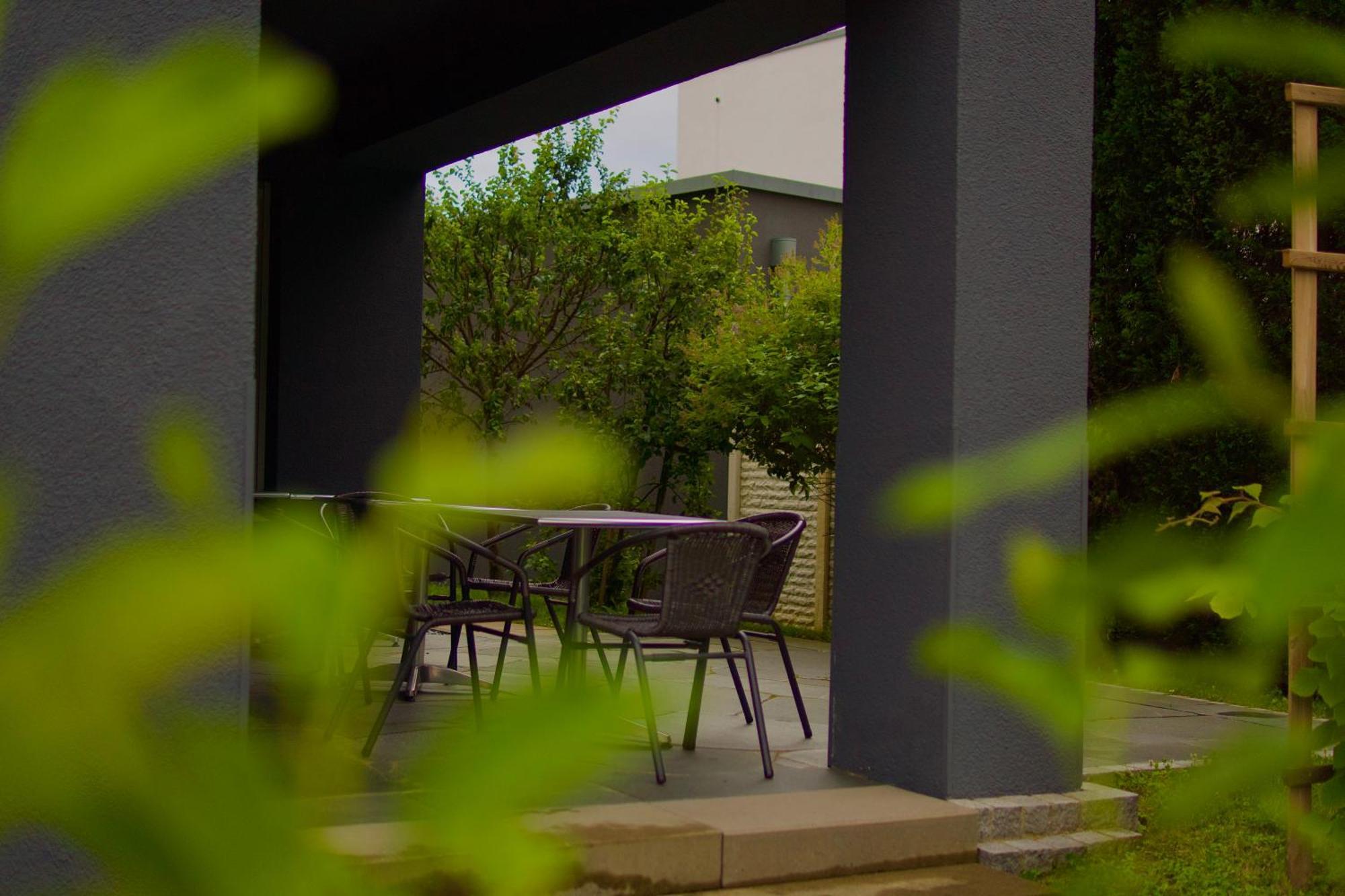 Dettingen an der Erms Bed & Breakfast Outlet Hotel מראה חיצוני תמונה
