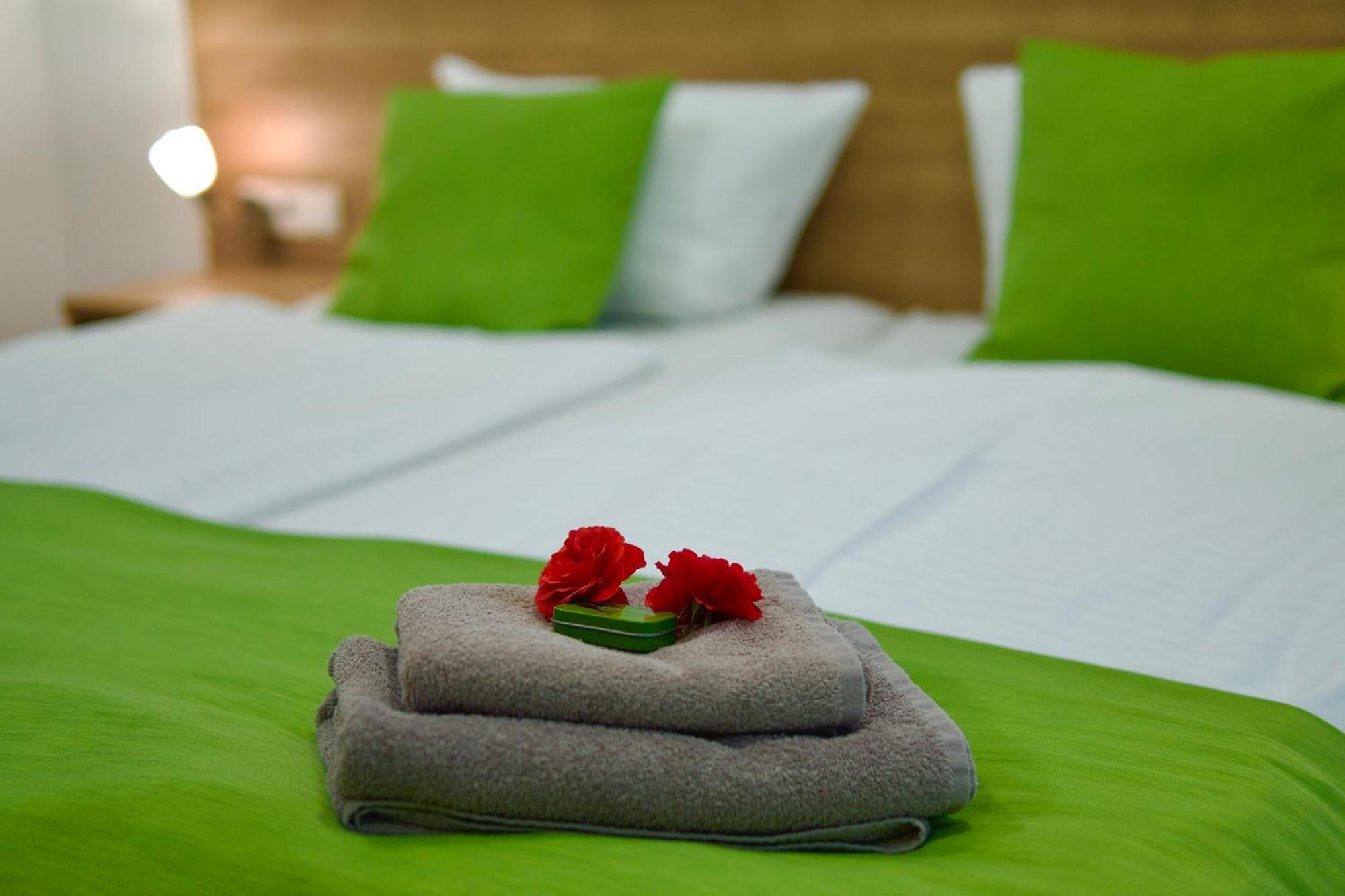 Dettingen an der Erms Bed & Breakfast Outlet Hotel מראה חיצוני תמונה