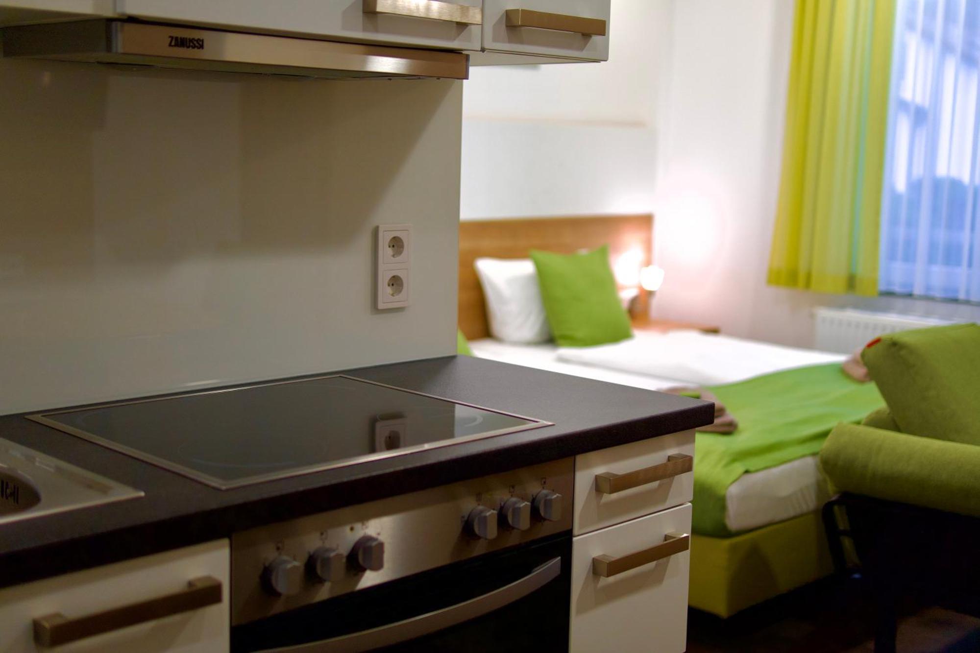 Dettingen an der Erms Bed & Breakfast Outlet Hotel מראה חיצוני תמונה