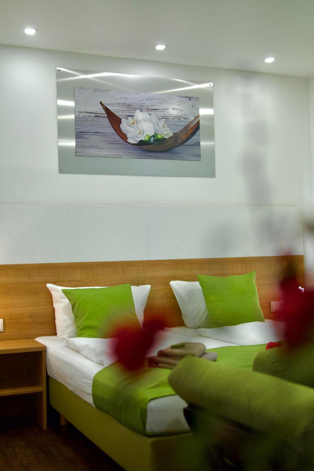 Dettingen an der Erms Bed & Breakfast Outlet Hotel מראה חיצוני תמונה