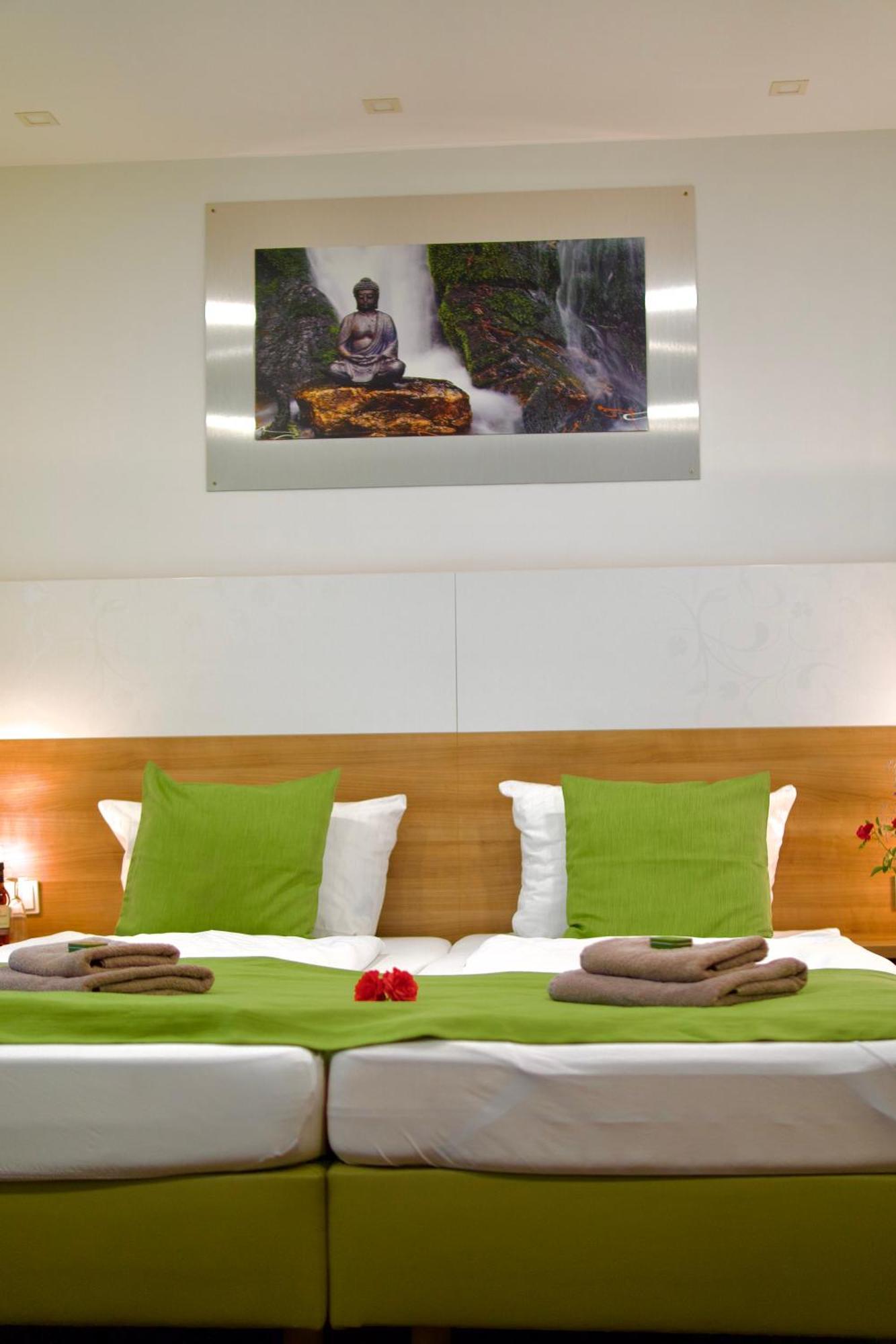 Dettingen an der Erms Bed & Breakfast Outlet Hotel מראה חיצוני תמונה