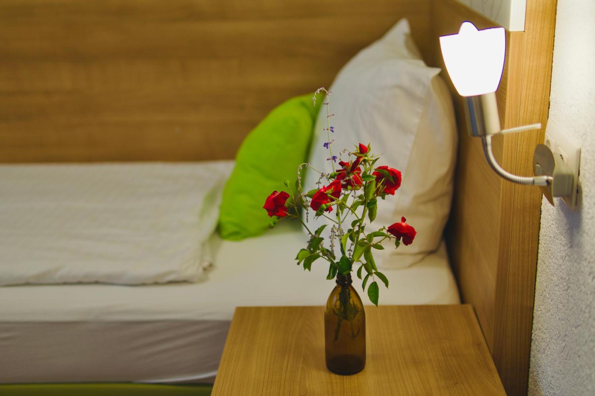 Dettingen an der Erms Bed & Breakfast Outlet Hotel מראה חיצוני תמונה