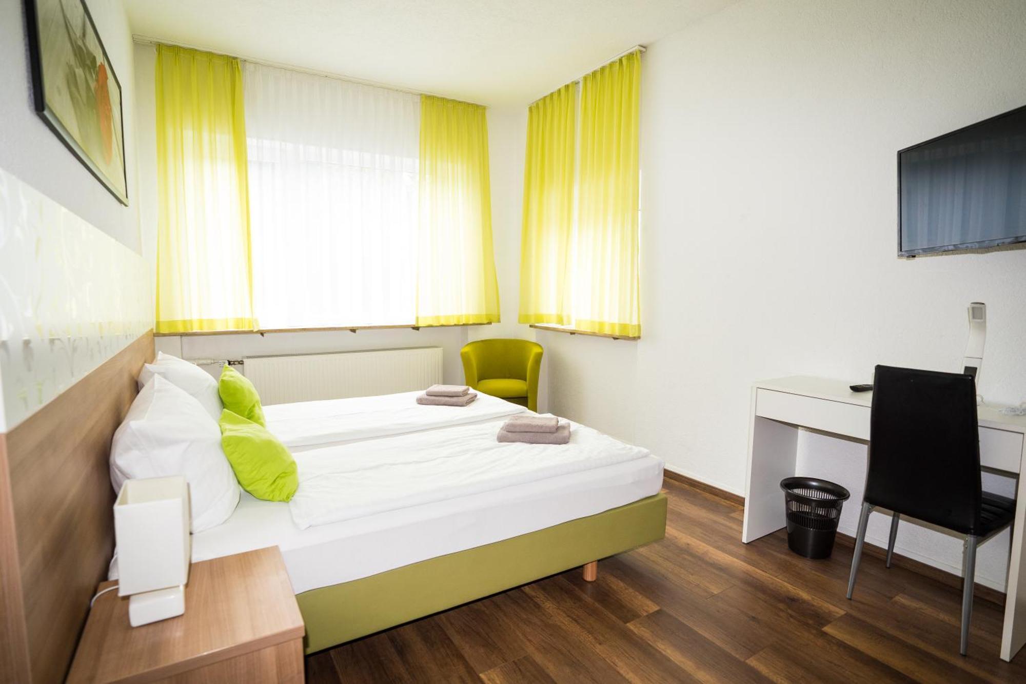 Dettingen an der Erms Bed & Breakfast Outlet Hotel מראה חיצוני תמונה