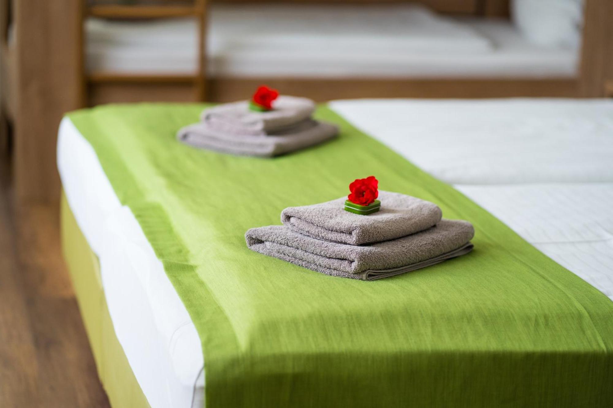 Dettingen an der Erms Bed & Breakfast Outlet Hotel מראה חיצוני תמונה