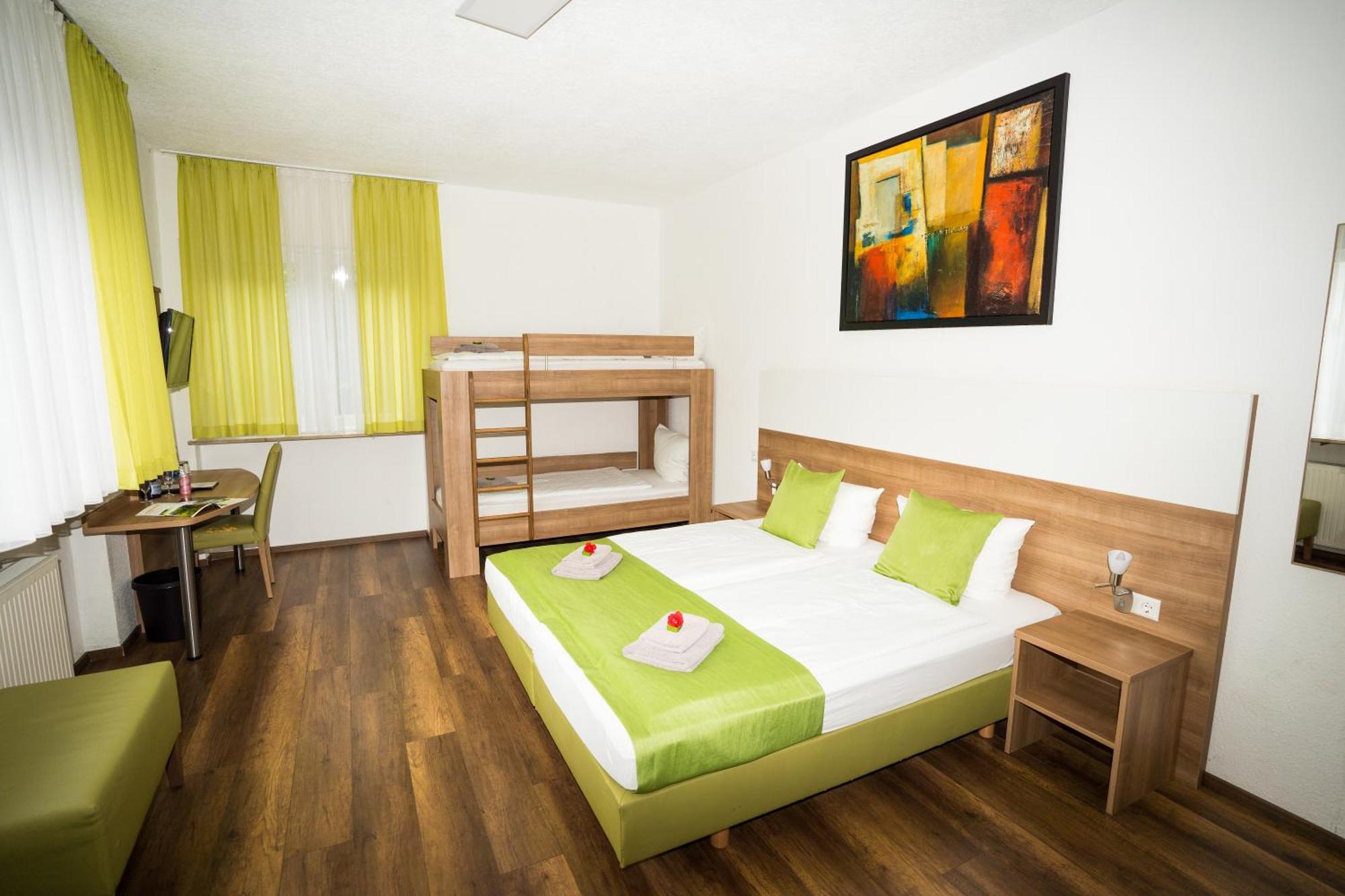 Dettingen an der Erms Bed & Breakfast Outlet Hotel מראה חיצוני תמונה