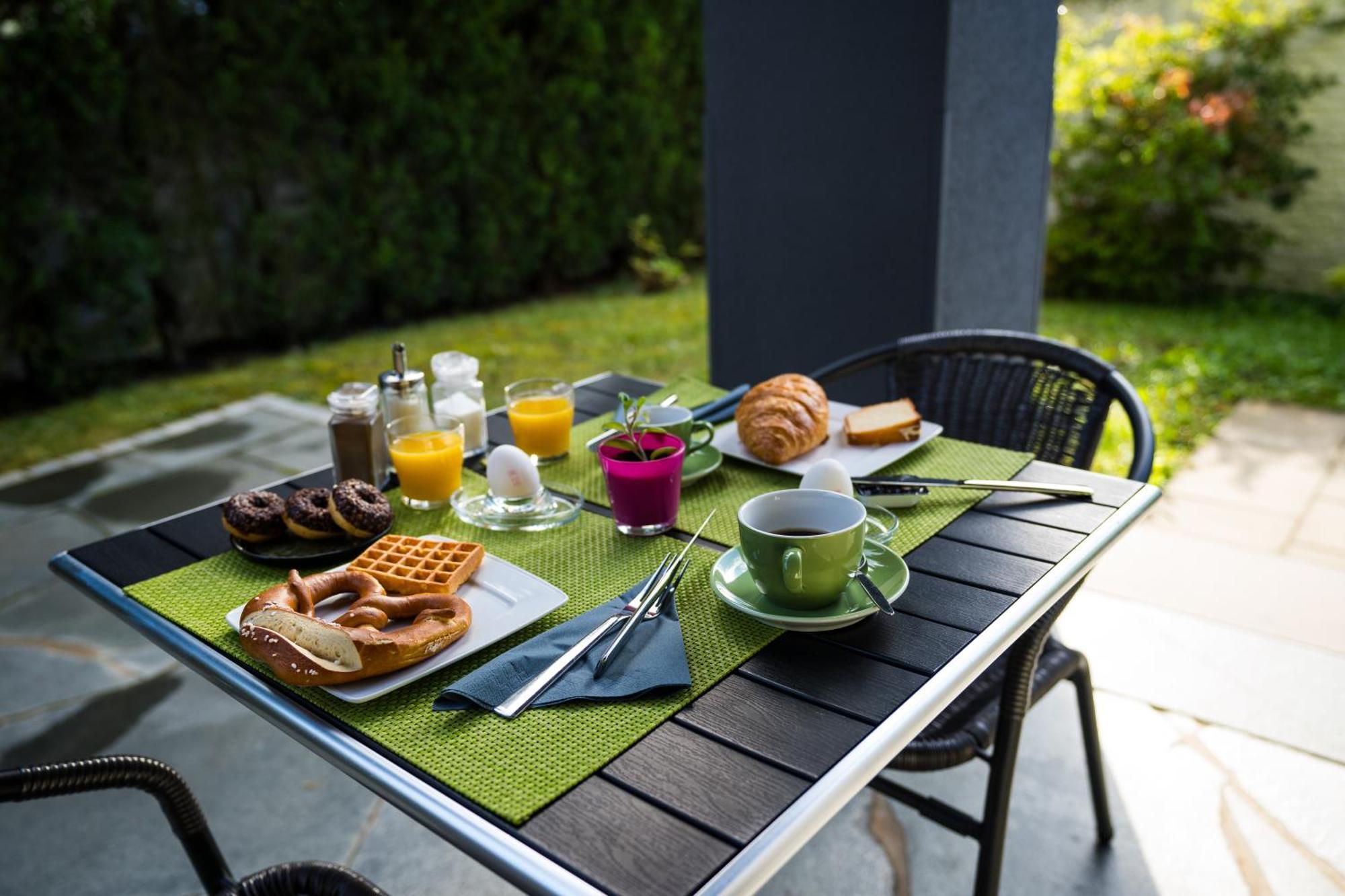 Dettingen an der Erms Bed & Breakfast Outlet Hotel מראה חיצוני תמונה