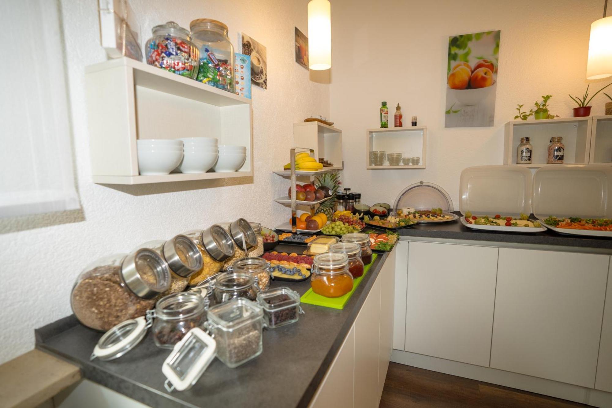 Dettingen an der Erms Bed & Breakfast Outlet Hotel מראה חיצוני תמונה