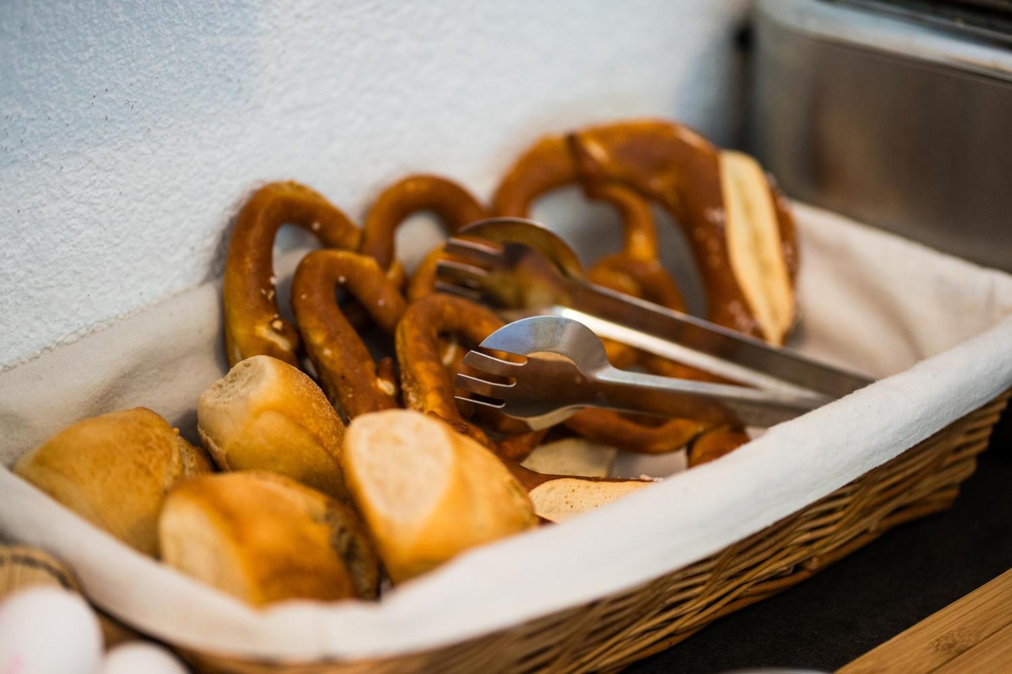 Dettingen an der Erms Bed & Breakfast Outlet Hotel מראה חיצוני תמונה