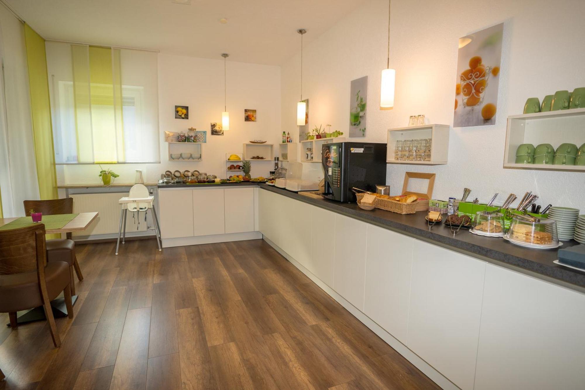 Dettingen an der Erms Bed & Breakfast Outlet Hotel מראה חיצוני תמונה