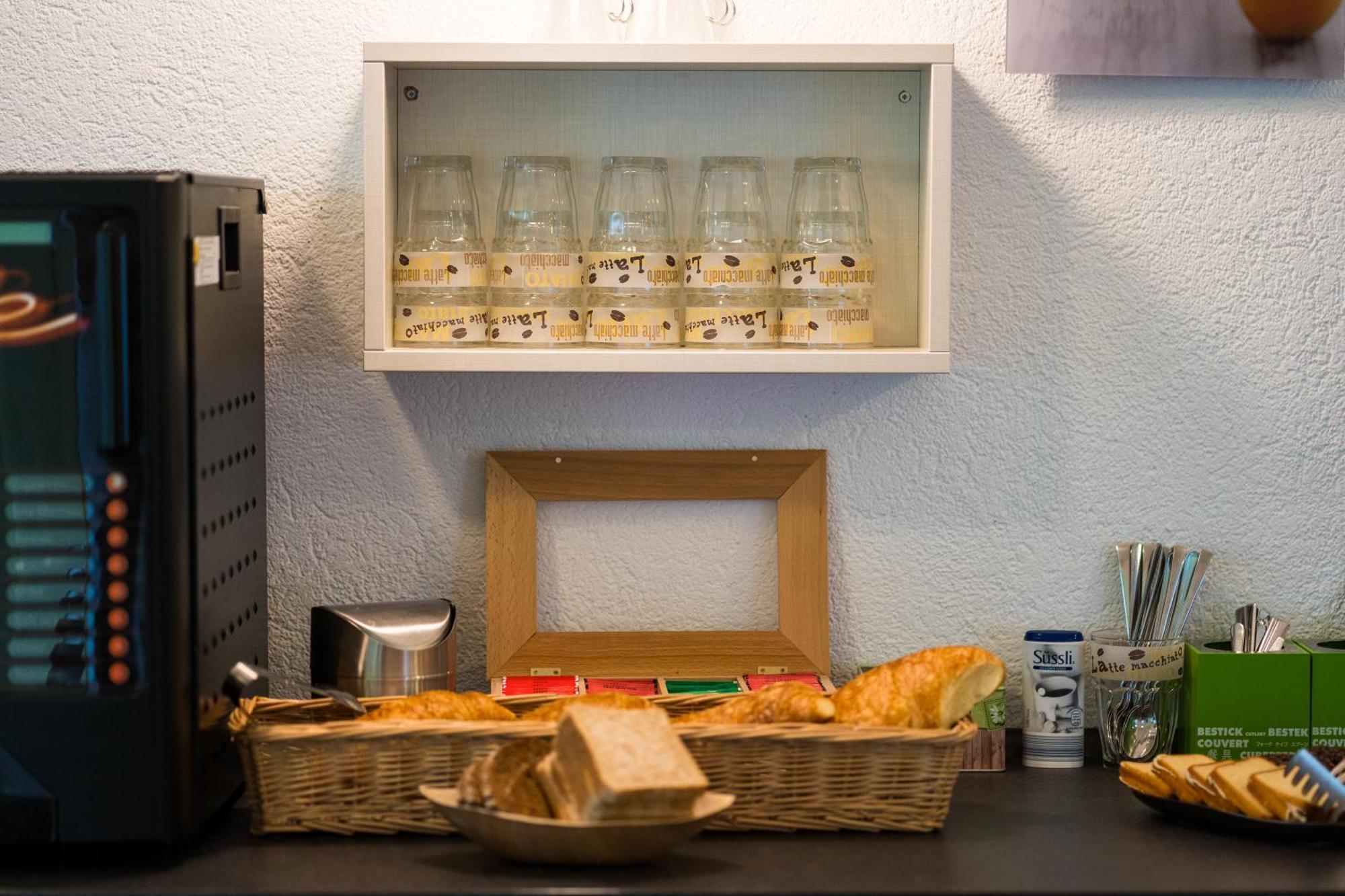 Dettingen an der Erms Bed & Breakfast Outlet Hotel מראה חיצוני תמונה