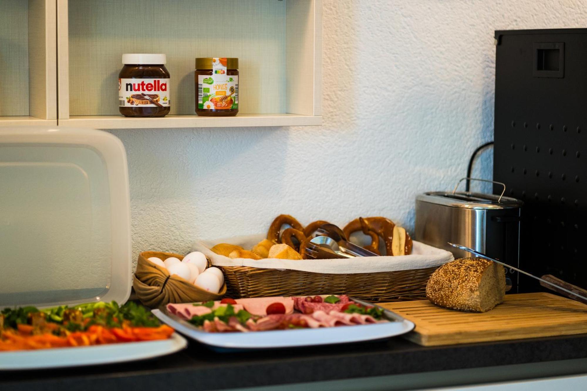 Dettingen an der Erms Bed & Breakfast Outlet Hotel מראה חיצוני תמונה
